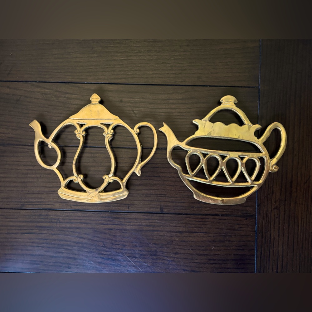 2 vintage shape teapot brass trivets
5 inch